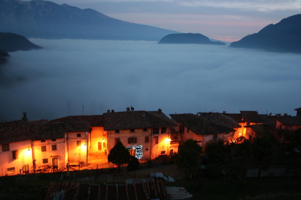 Casa Vacanze Regina Del Lago Tremosine ภายนอก รูปภาพ